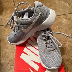 Unisex Nike Tanjun Shoes Size 12c